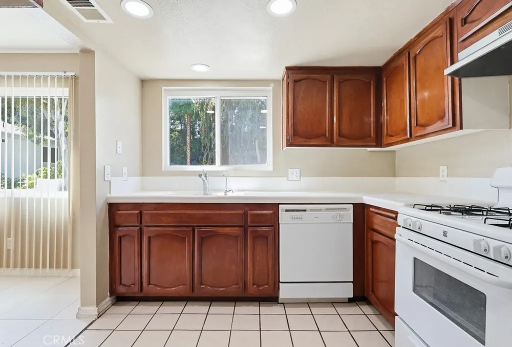 Additional image 28 of 19018 Sherman Way Unit 110, Reseda, CA 91335