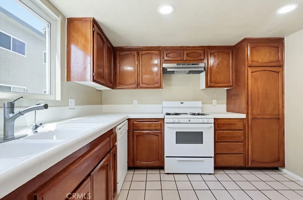 Additional image 29 of 19018 Sherman Way Unit 110, Reseda, CA 91335