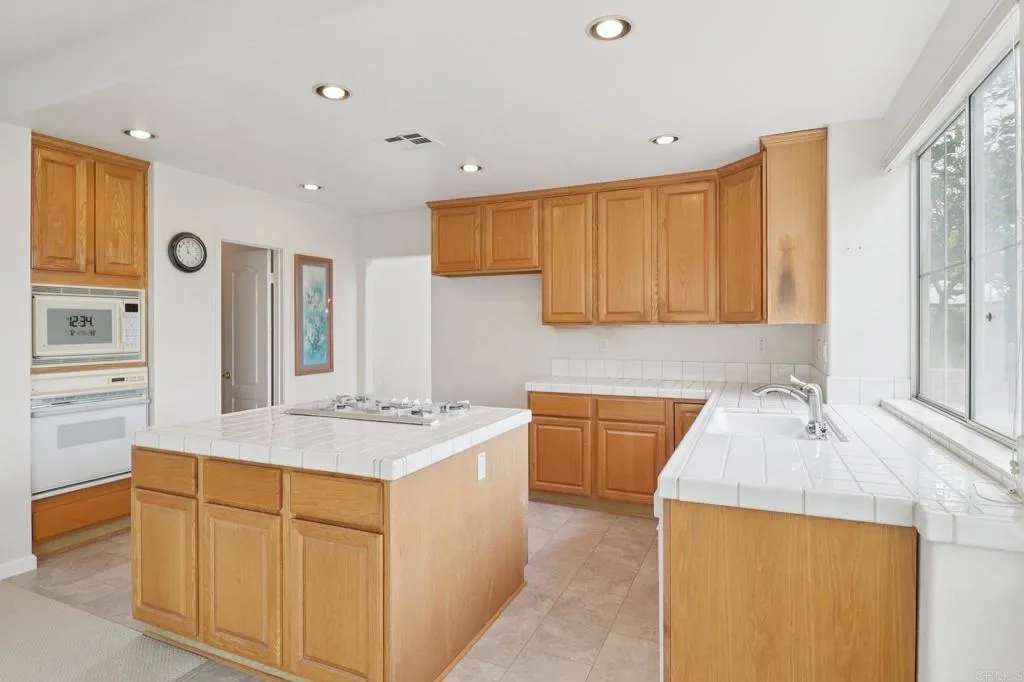 Additional image 17 of 2821 Avenida Valera, Carlsbad, CA 92009