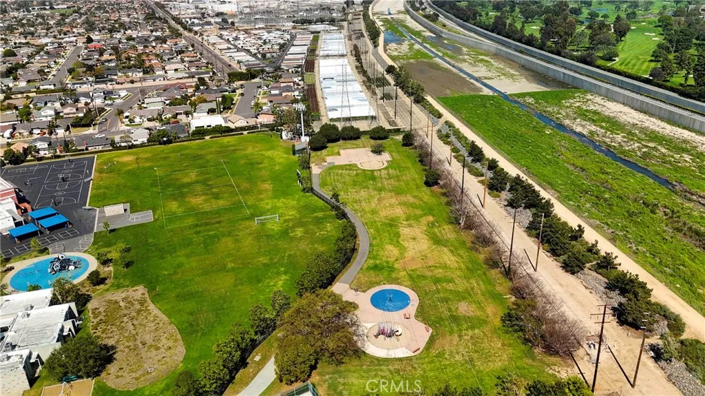 19622 Canberra Ln, Huntington Beach, CA 92646