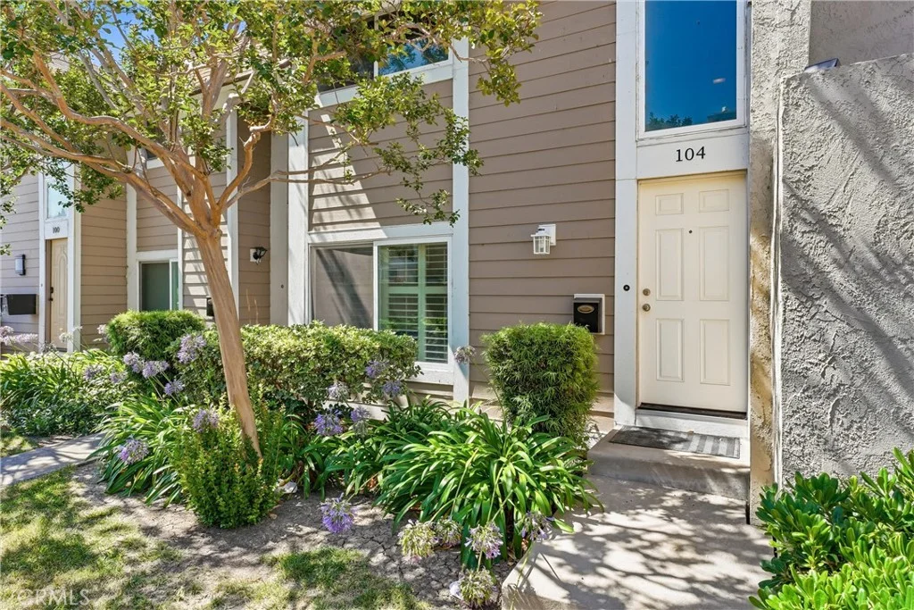 104 Oval Rd, Irvine, CA 92604 photo 2