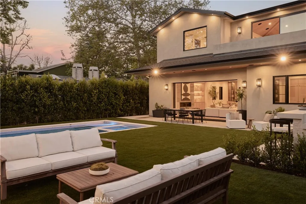 13024 Bloomfield Street, Studio City, CA 91604