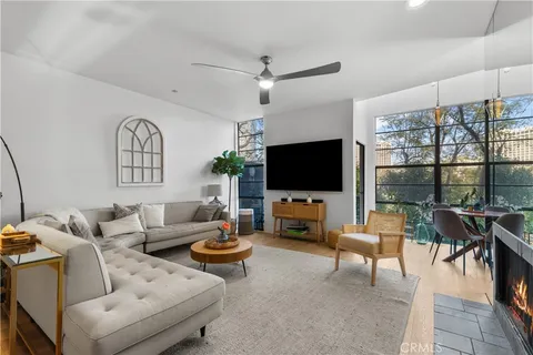 3880 Fredonia Drive Unit D, Los Angeles, CA 90068 - MLS#: SR25034265
