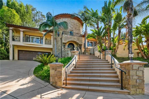 19554 Wells Drive, Tarzana, CA MLS: SR25058309