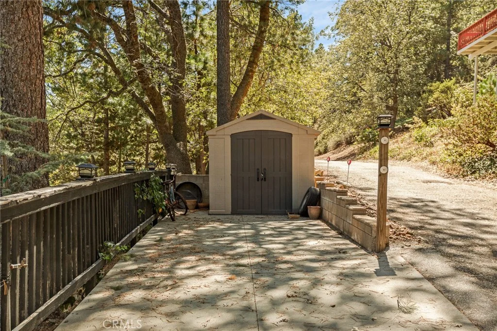 28264 Arbon Ln, Lake Arrowhead, CA 92352