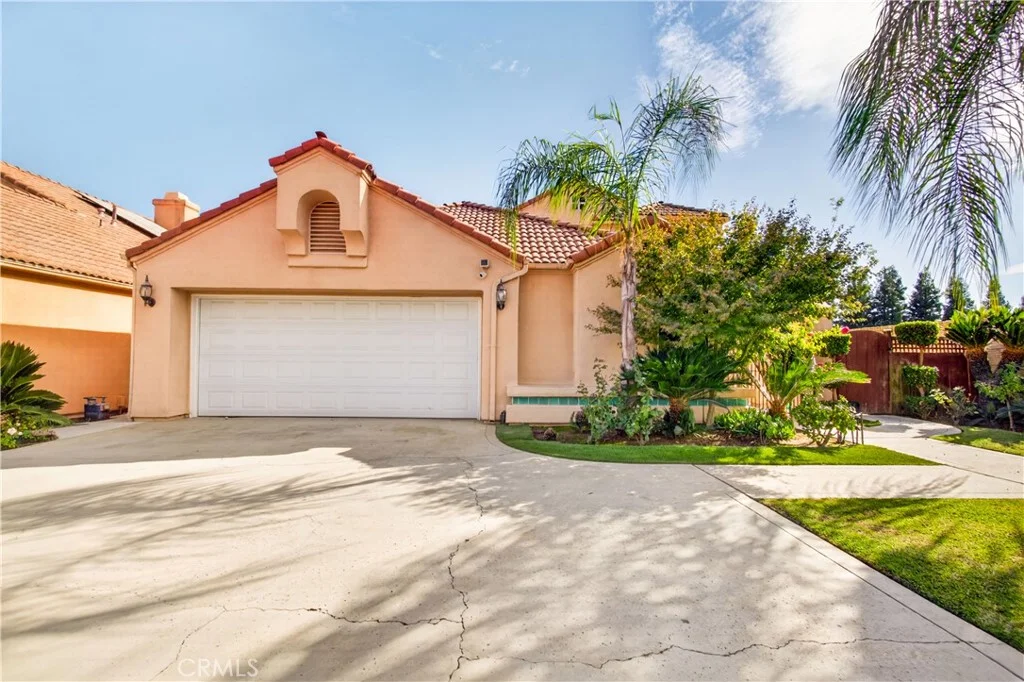 645 E Champlain Dr, Fresno, CA 93730 photo 2