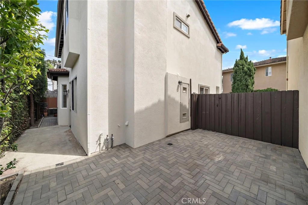 265 Mesa Drive Unit B, Costa Mesa, CA 92627