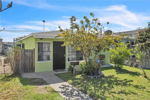 10208 S San Pedro Street, Los Angeles, CA 90003 - MLS#: CV25081045