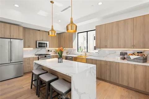 6509 N Contour Lane, North Hollywood, CA MLS: SB24180873