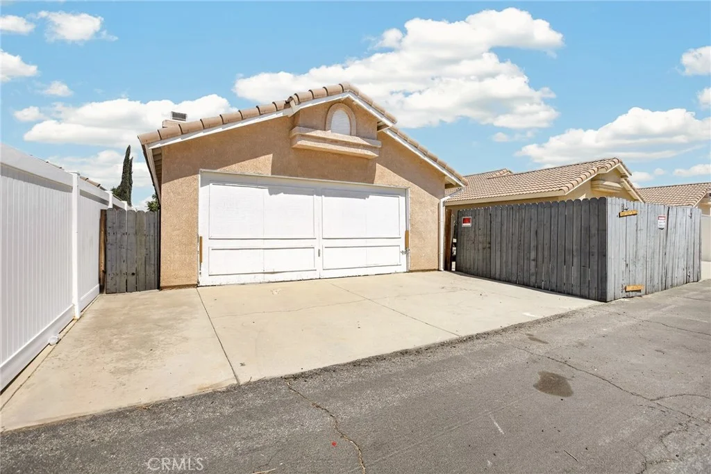 3033 W Fruitvale Ave, Hemet, CA 92545