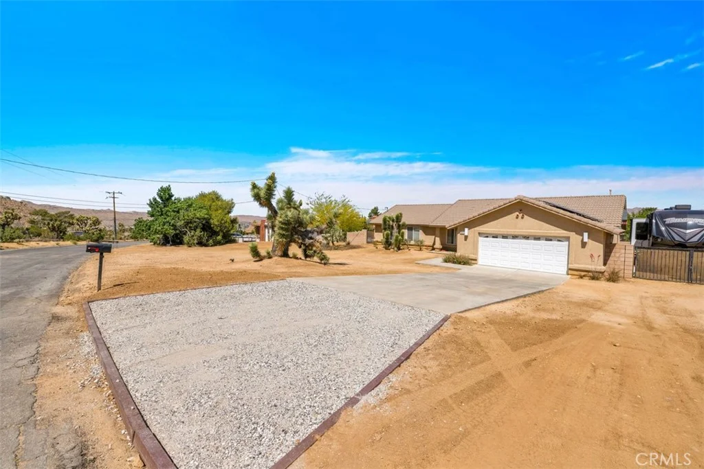 8469 Deer Trl, Yucca Valley, CA 92284