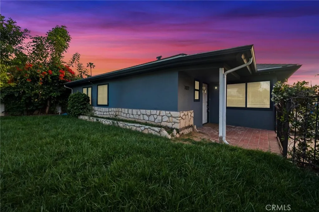 7027 Gloria Avenue, Lake Balboa, CA 91406