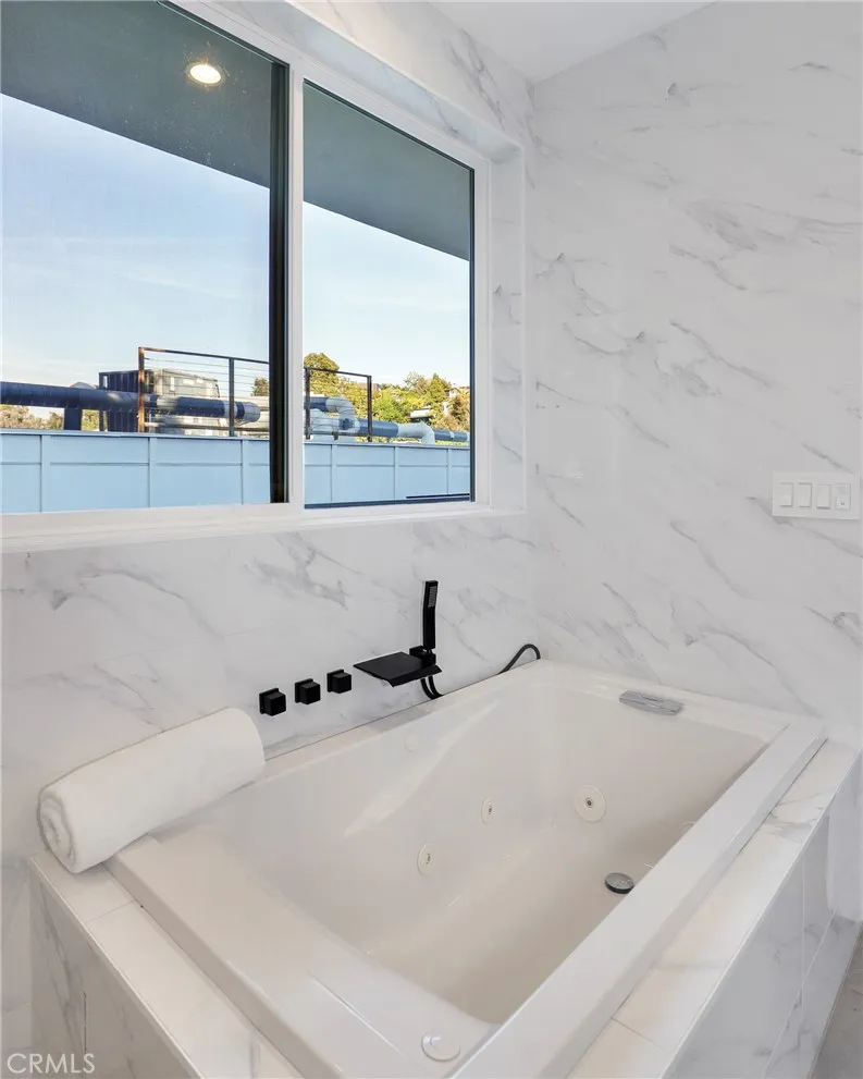 Additional image 103 of 2309 Cove Avenue, Los Angeles, CA 90039