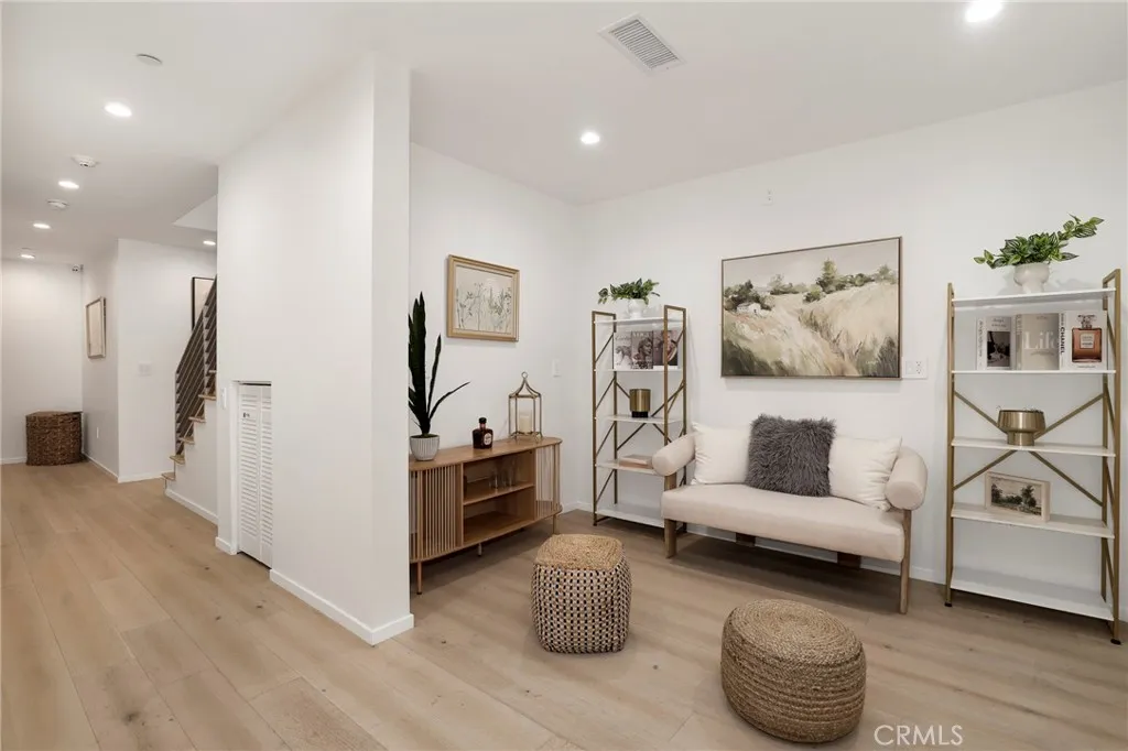 Additional image 112 of 2309 Cove Avenue, Los Angeles, CA 90039