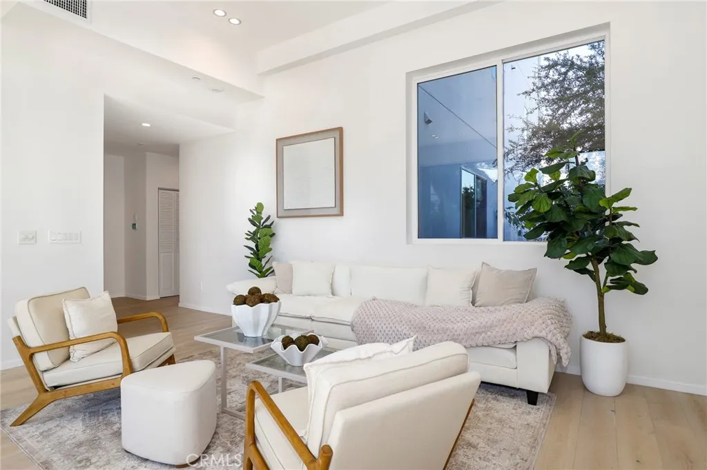 Additional image 12 of 2309 Cove Avenue, Los Angeles, CA 90039