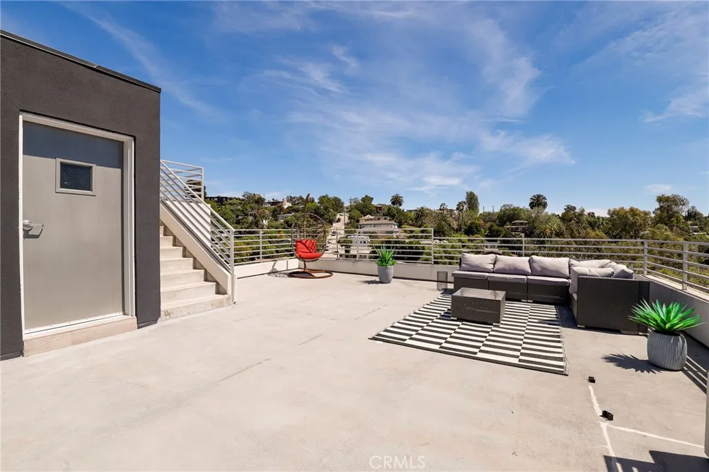 Additional image 47 of 2309 Cove Avenue, Los Angeles, CA 90039