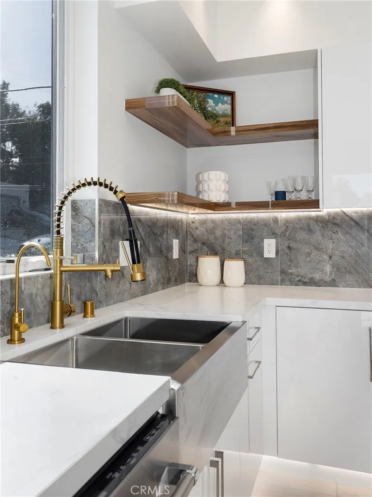 Additional image 91 of 2309 Cove Avenue, Los Angeles, CA 90039