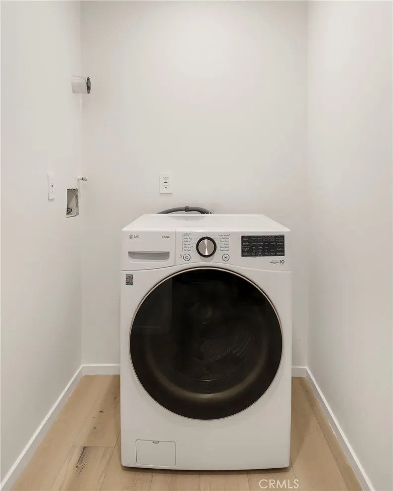 Additional image 123 of 2309 Cove Avenue, Los Angeles, CA 90039