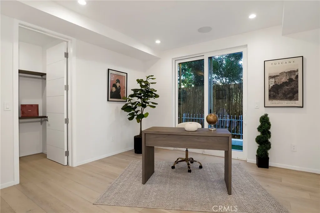 Additional image 113 of 2309 Cove Avenue, Los Angeles, CA 90039