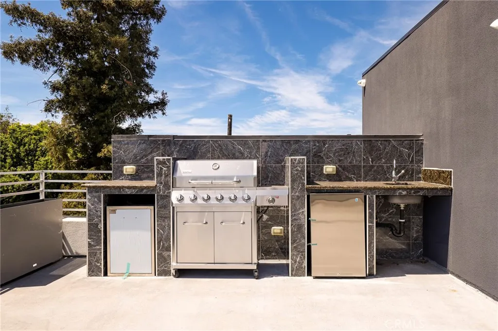 Additional image 122 of 2309 Cove Avenue, Los Angeles, CA 90039