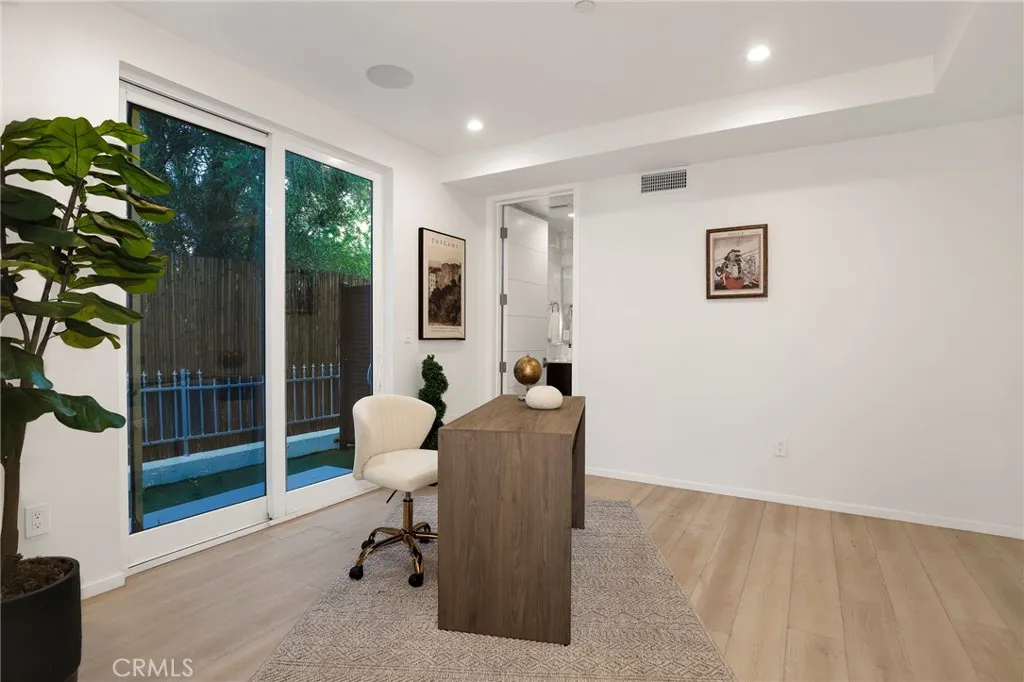 Additional image 114 of 2309 Cove Avenue, Los Angeles, CA 90039