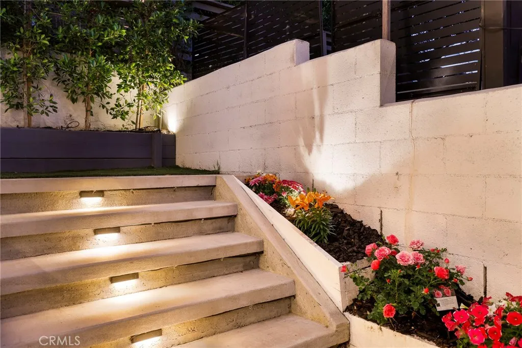 Additional image 134 of 2309 Cove Avenue, Los Angeles, CA 90039