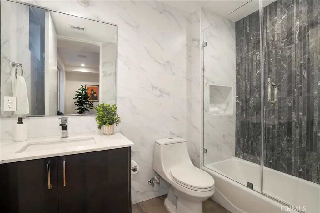 Additional image 115 of 2309 Cove Avenue, Los Angeles, CA 90039