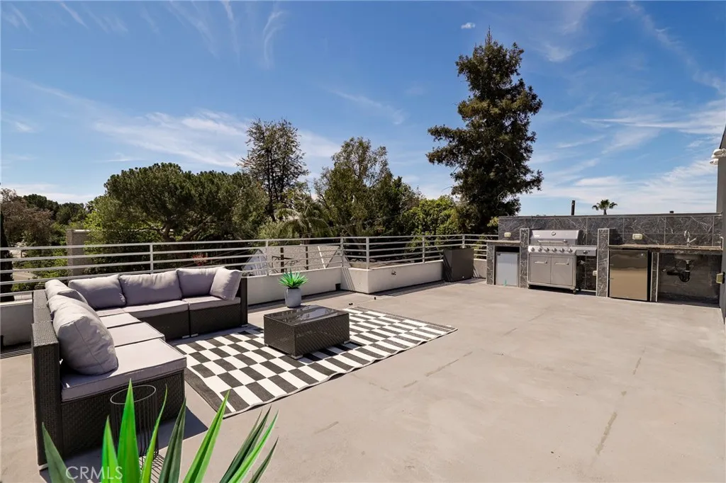 Additional image 116 of 2309 Cove Avenue, Los Angeles, CA 90039