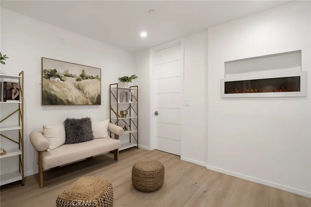Additional image 41 of 2309 Cove Avenue, Los Angeles, CA 90039