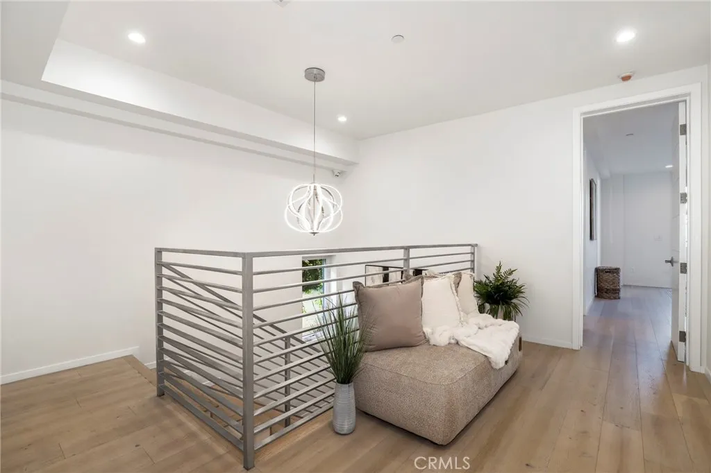 Additional image 23 of 2309 Cove Avenue, Los Angeles, CA 90039