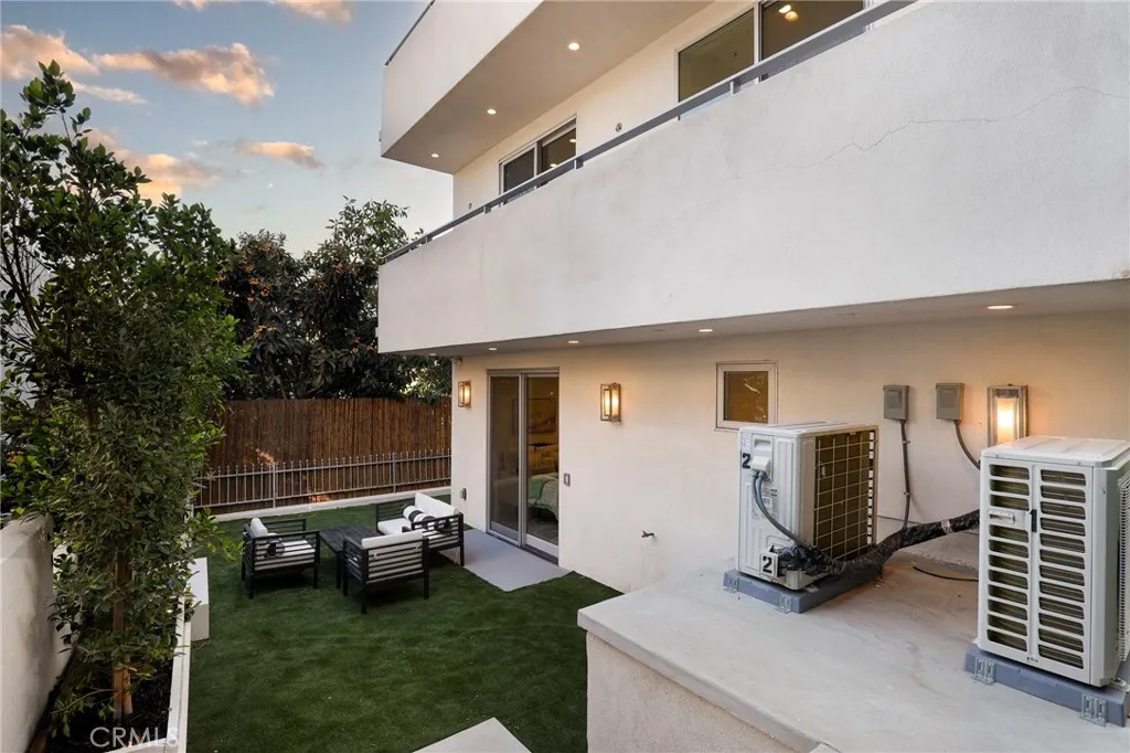 Additional image 54 of 2309 Cove Avenue, Los Angeles, CA 90039