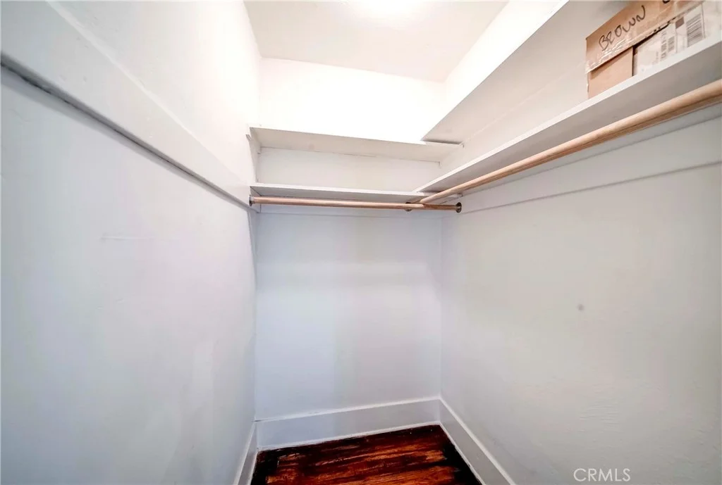 1705 W 52nd St, Los Angeles, CA 90062