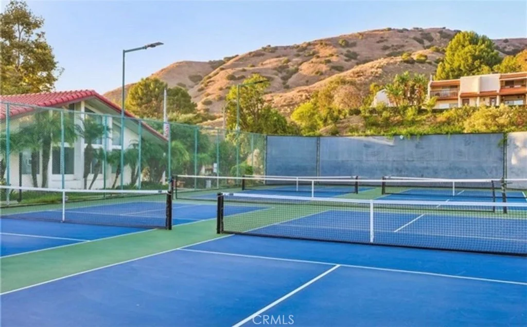 9529 Via Salerno, Burbank, CA 91504