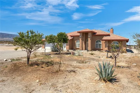 13724 Arena Rd, Pinon Hills, CA 92372 - MLS#: HD25095029