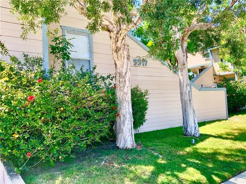 9917 Independence Avenue Unit C, Chatsworth, CA MLS: SR25103082
