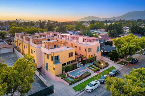 53 N Oak Avenue Unit 5, Pasadena, CA MLS: CV25103175