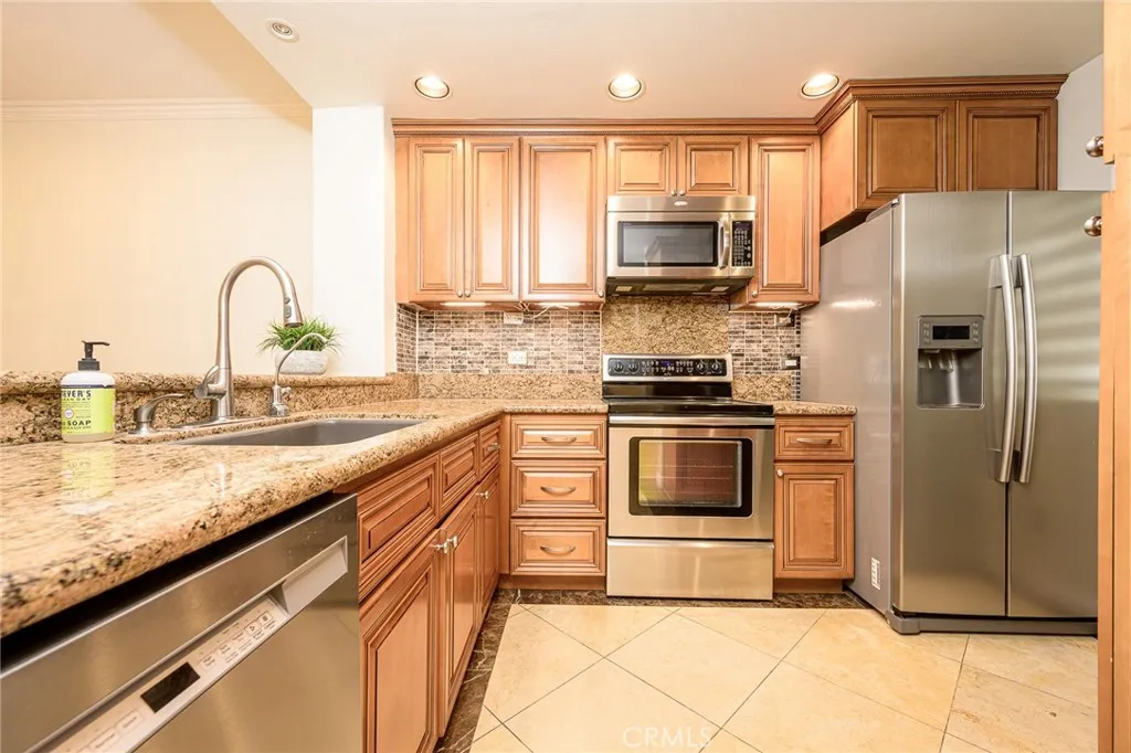 Additional image 42 of 2233 Martin Unit 311, Irvine, CA 92612