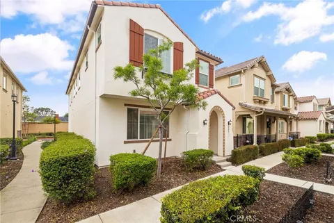 653 S Mandarin Lane, Rialto, CA MLS: PW25100897
