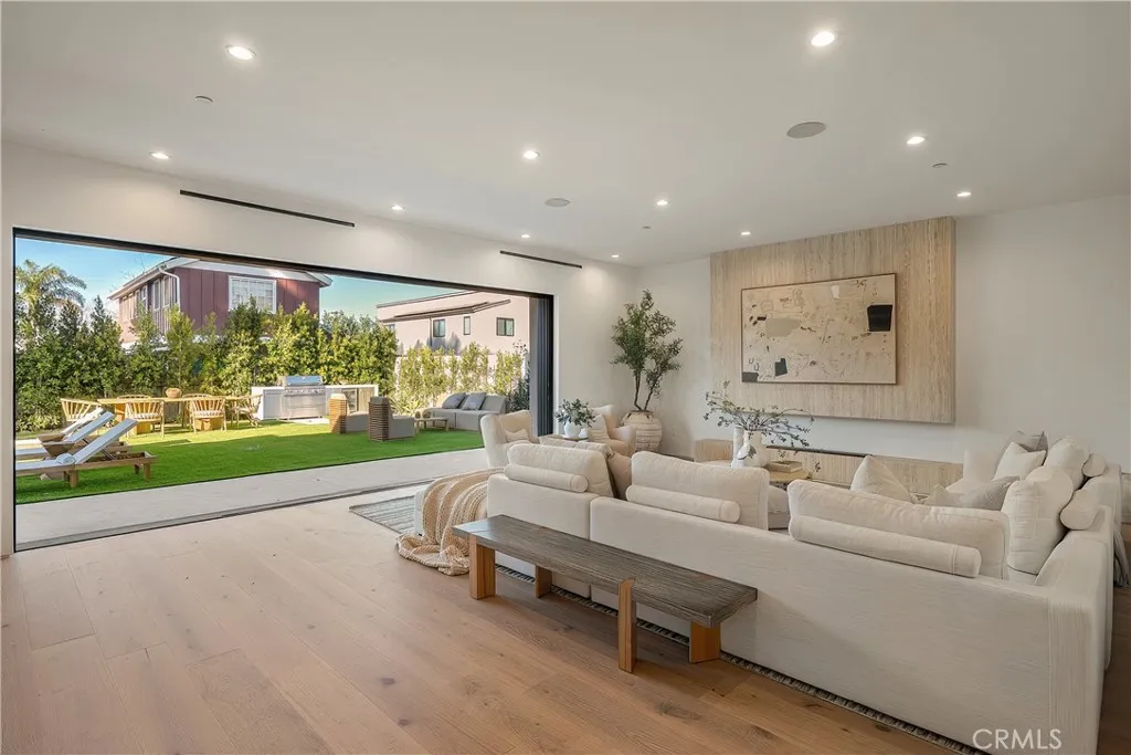 Additional image 43 of 15451 Camarillo Street, Sherman Oaks, CA 91403