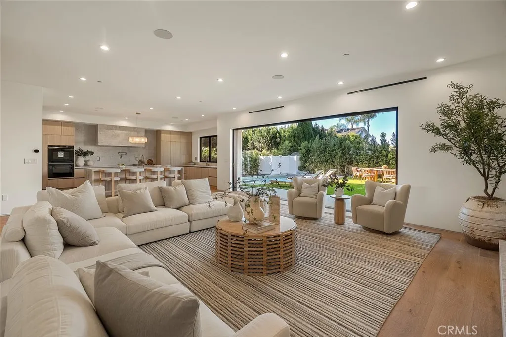 Additional image 3 of 15451 Camarillo Street, Sherman Oaks, CA 91403