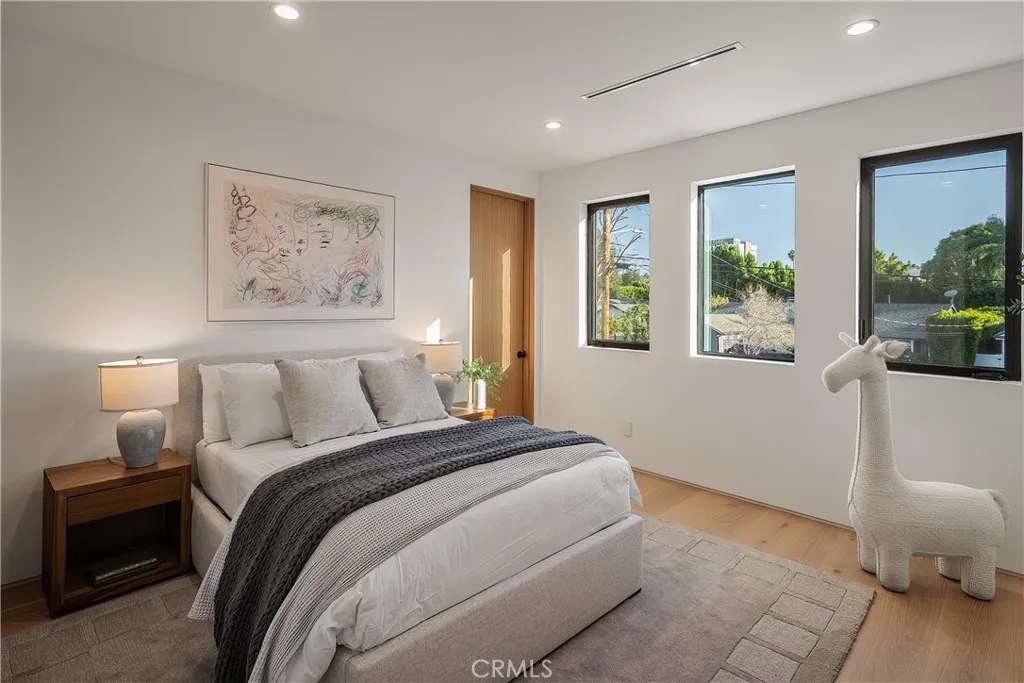 Additional image 68 of 15451 Camarillo Street, Sherman Oaks, CA 91403