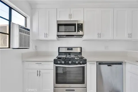 18530 Hatteras Street Unit 209, Tarzana, CA MLS: SR25101200