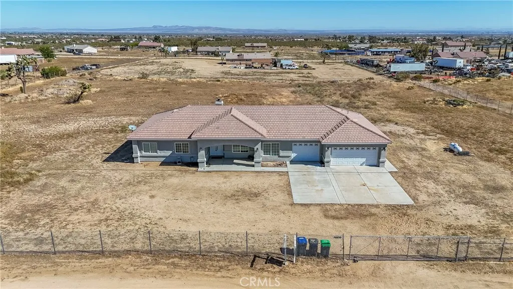 7576 Sunset Rd, Phelan, CA 92371