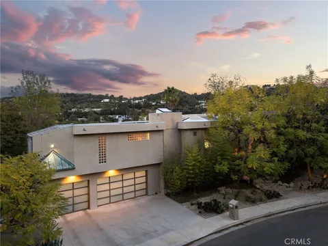 16096 Valley Meadow Place, Encino, CA MLS: SR25002735