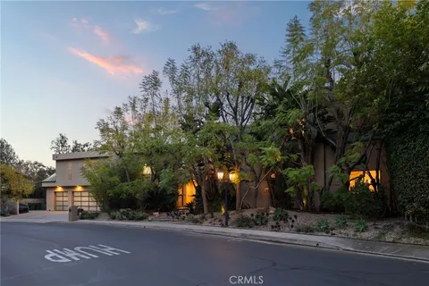 16096 Valley Meadow Place, Encino, CA 91436 - MLS#: SR25002735