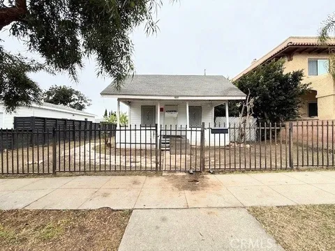 2355 Cerritos Avenue, Signal Hill, CA MLS: DW25028028