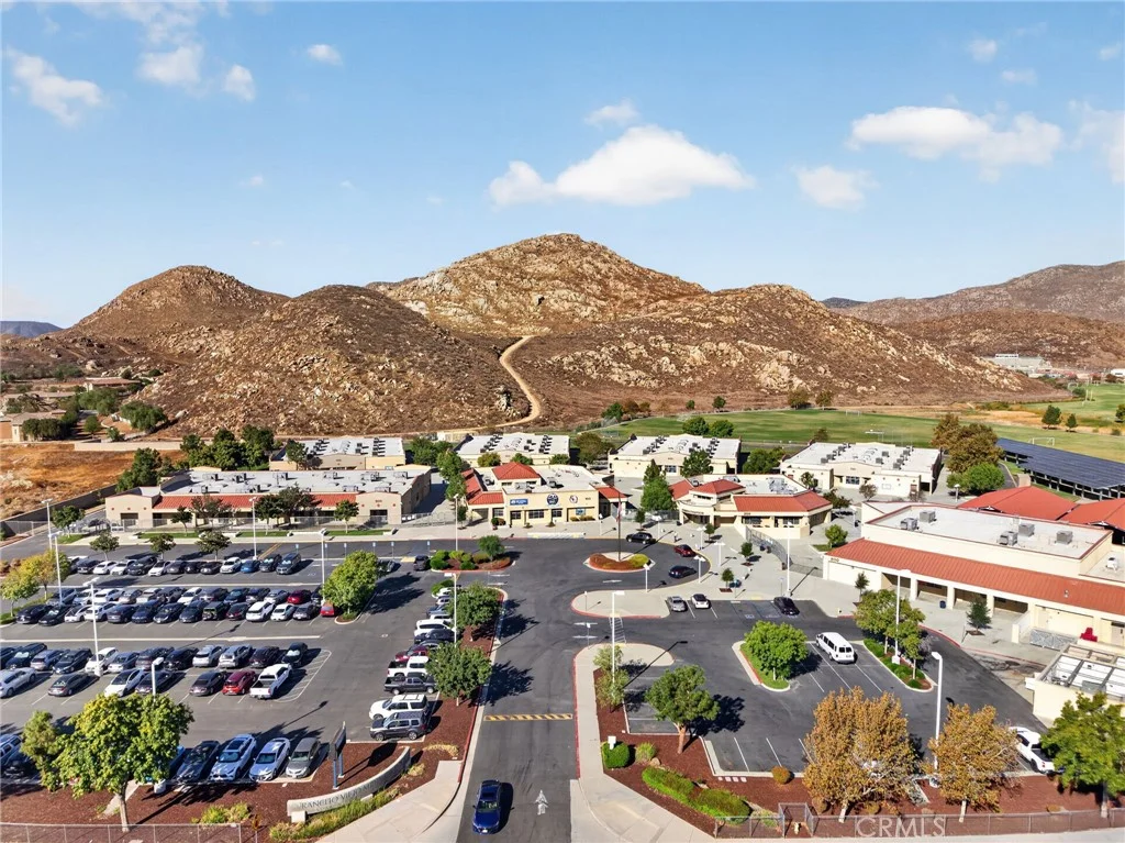 868 White Pepper Dr, Hemet, CA 92545