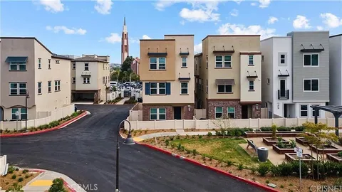 601 Daniel Freeman Circle, Inglewood, CA MLS: SR25065796