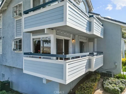 26762 Claudette Street Unit 417, Canyon Country, CA MLS: SR25066329
