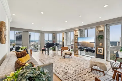 800 W 1st Street Unit 1803, Los Angeles, CA MLS: DW25070683